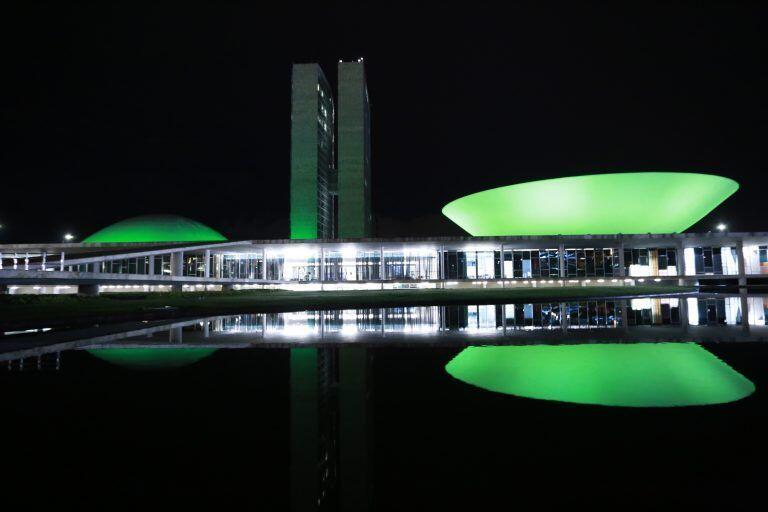 Congresso é iluminado de verde para comemorar os dias mundiais da Educação Física e da Saúde 2021 04 06 08:01:46