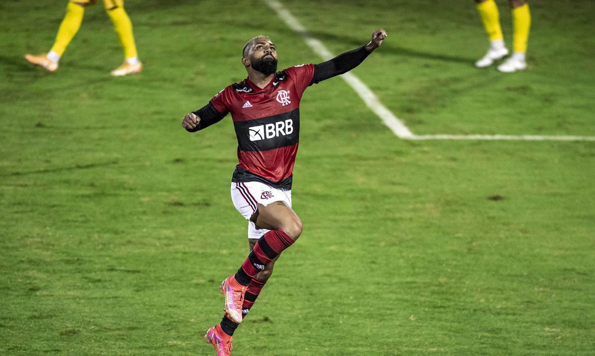 Gabigol brilha e Flamengo goleia Madureira por 5 a 1 no Carioca