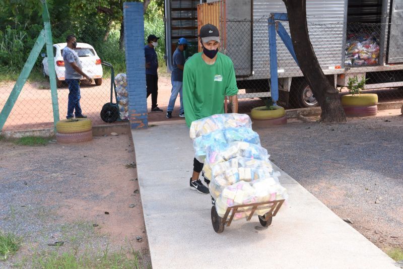 Prefeitura de Cuiabá prossegue a entrega de kits da alimentação escolar nas unidades da Regional Sul 2021 04 06 08:56:50
