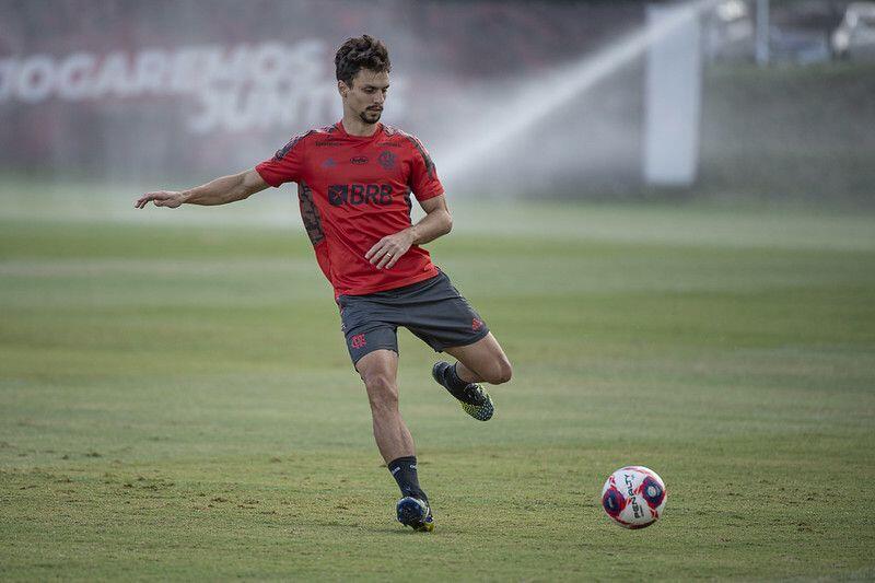 Rodrigo Caio treina com o grupo e deve estrear na temporada de 2021 contra o Madureira 2 Rodrigo Caio