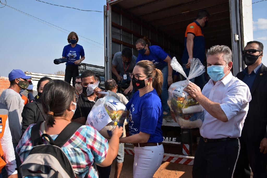 acoes do governo de mt auxiliam familias em cuiaba; mais de 122 mil kits de alimentacao ja foram entregues