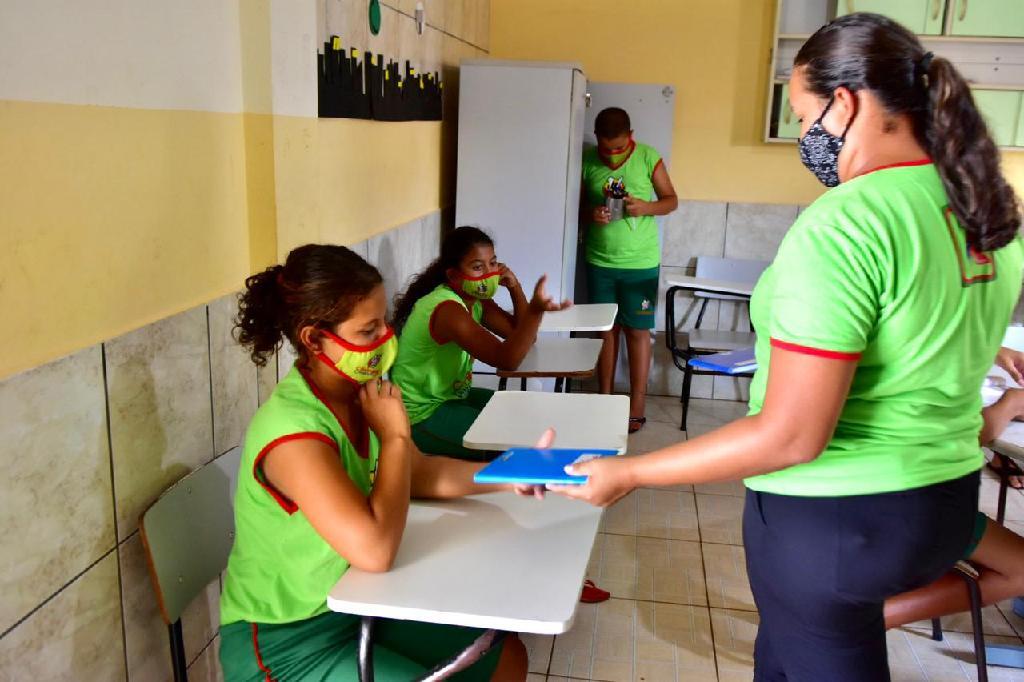 recursos do nota mt garantem atividades e salarios de professores de instituicao em varzea grande