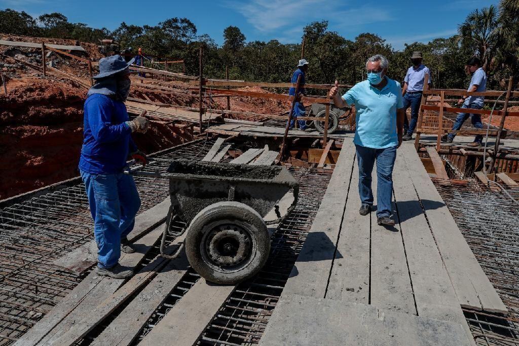 secretario da sinfra percorre mt 100 e assegura conclusao das obras de pavimentacao e pontes ainda em 2021