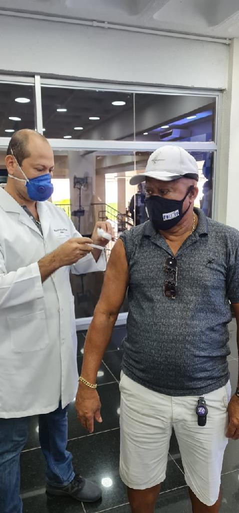 servidores do iml participam de aplicacao da vacinas contra covid 19 em profissionais da seguranca