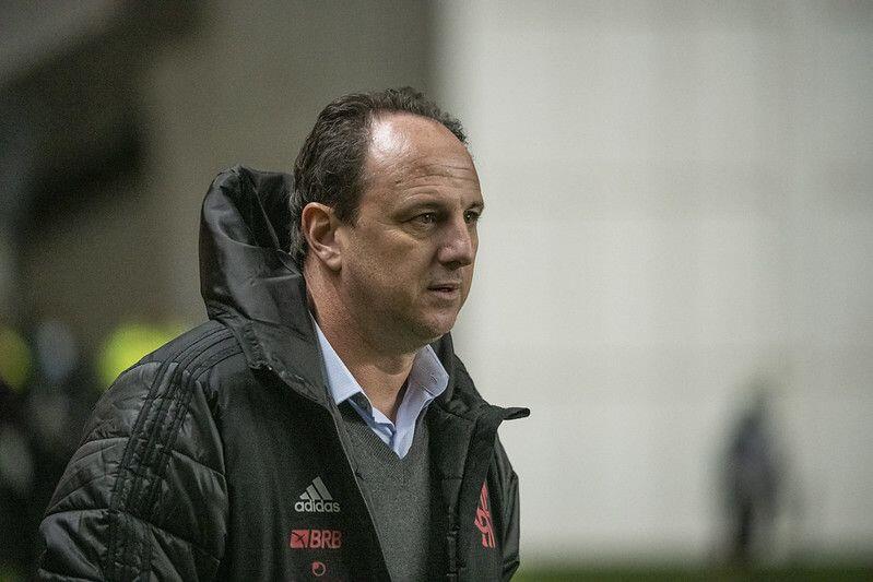 Rogério Ceni lamenta erros defensivos e não aponta culpados: "Erro individual faz parte do futebol coletivo" 2 51174098639 e81a734586 c