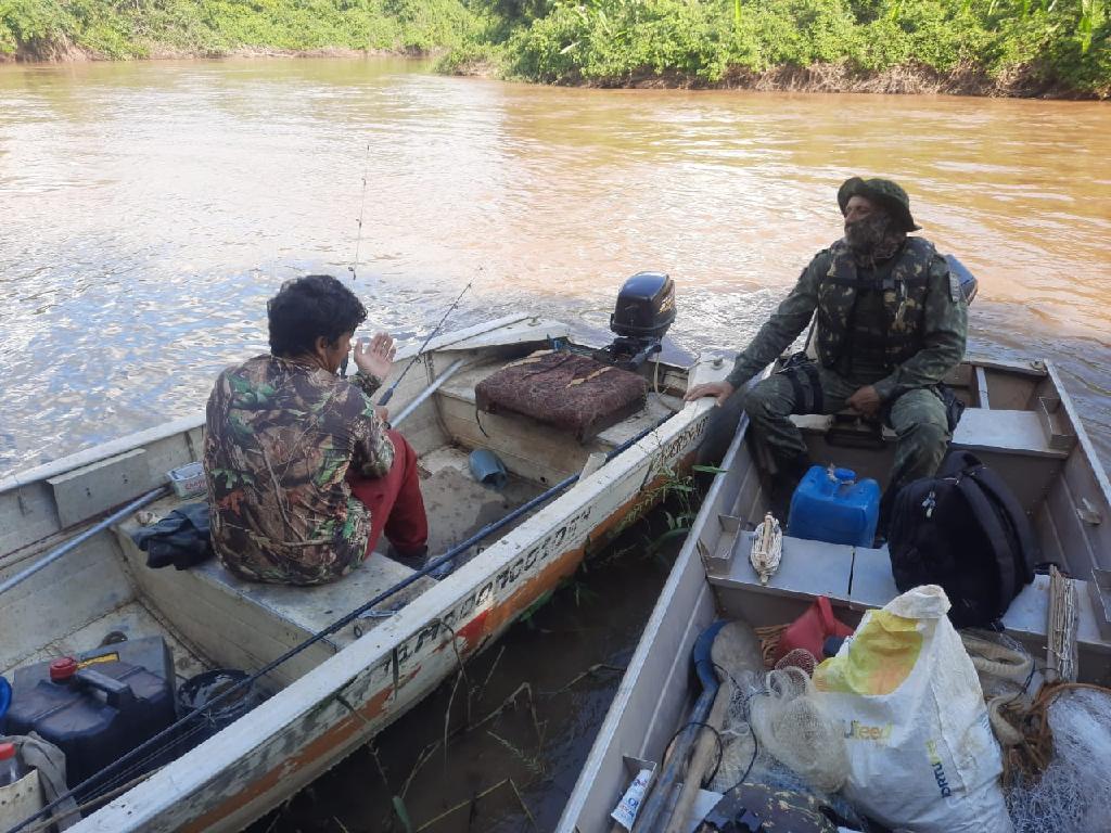 Batalhão Ambiental aborda 45 pessoas e apreende apetrechos de pesca predatória 2021 05 02 19:00:58