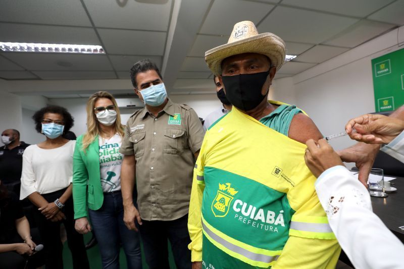 Cuiabá inicia vacinação para garis catadores de recicláveis e trabalhadores do transporte coletivo; Márcia Pinheiro anuncia imunização em gestantes 2021 05 03 22:19:45