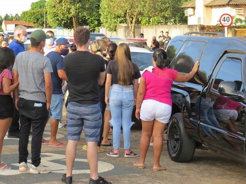 Sob aplausos e fortes emoções, corpo do ex-vereador Demétrio é sepultado em Lucas do Rio Verde 2 IMG 2382