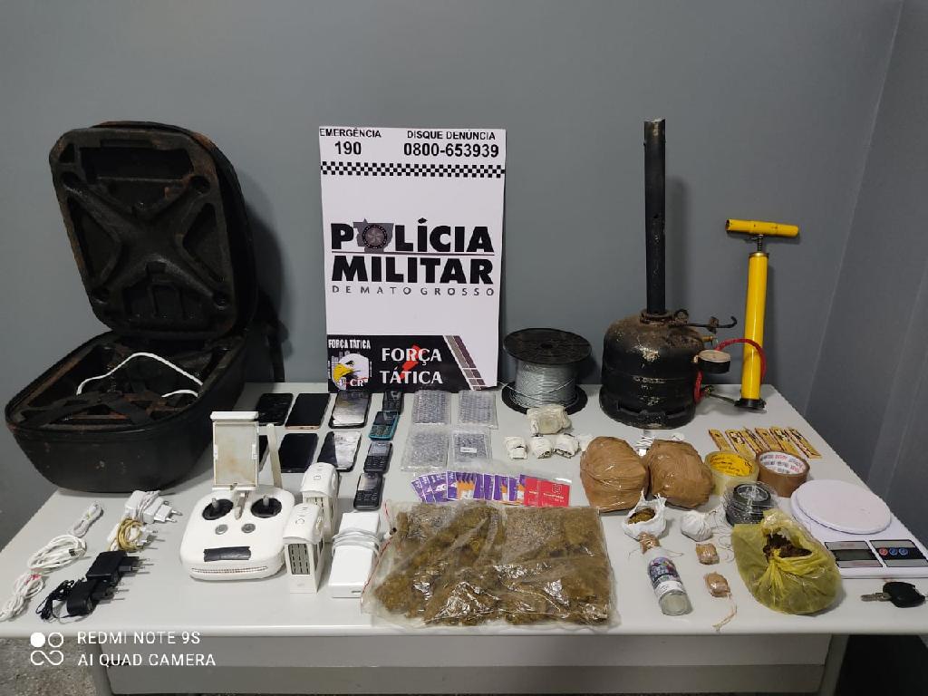 PM intercepta suspeitos com 24 celulares e droga que seriam jogados em unidade prisional 2021 05 03 12:10:36