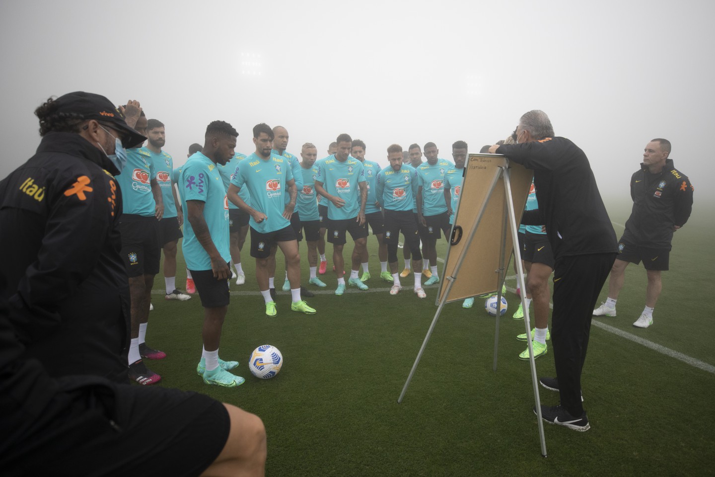 com intensidade de sobra selecao brasileira faz treino tatico posicional