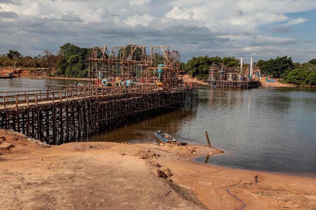 secretario de infraestrutura fiscaliza obras da mt 326 e garante termino da maior ponte de concreto de mt