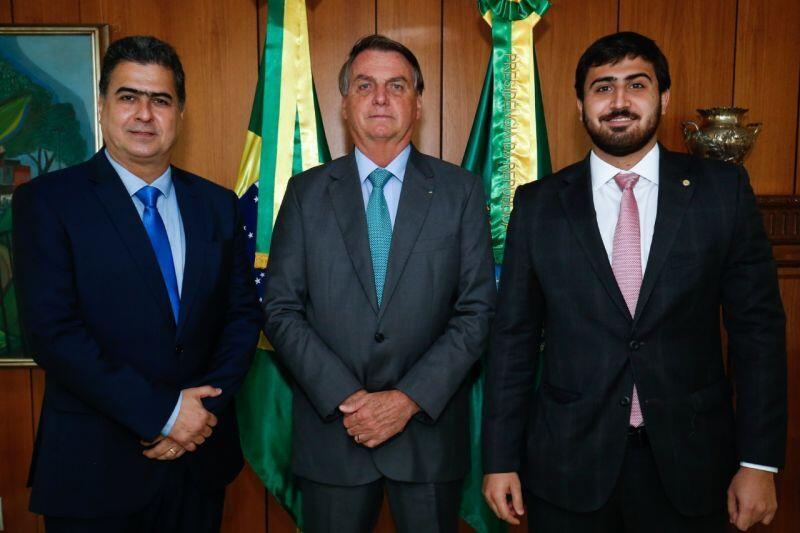 apos pedido do prefeito de cuiaba bolsonaro promete estudar envio de doses extras de vacinas para cuiaba