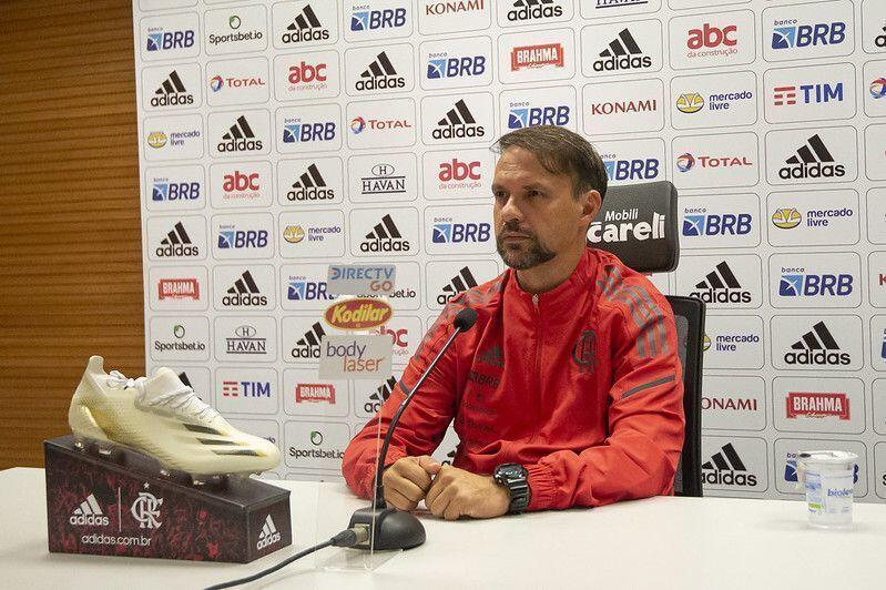 "Apresentações que nos deixam feliz", diz Maurício de Souza em seu último jogo no profissional do Flamengo 2 51252858899 234f5a11ca c