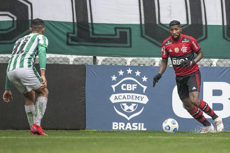 Mauro Cézar Pereira diz que lateral "não tem condições técnicas de jogar no Flamengo" 2 51274540098 e76bdd9304 c