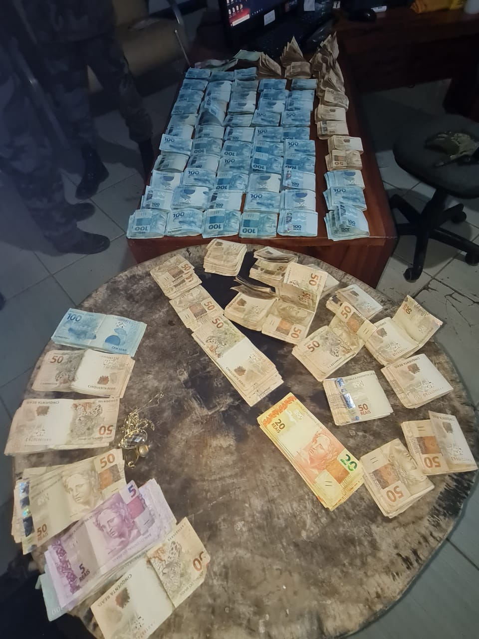 Dinheiro apreendido com suspeitos em Nova Bandeirantes
