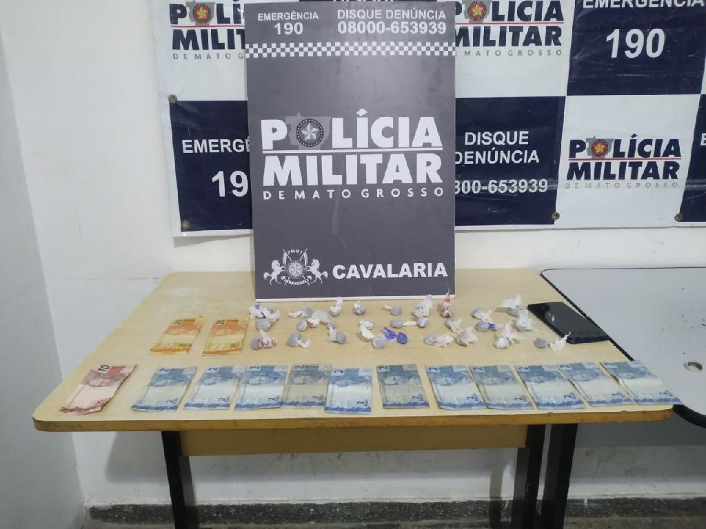 cavalaria da pm prende suspeito com porcoes de maconha no pedregal