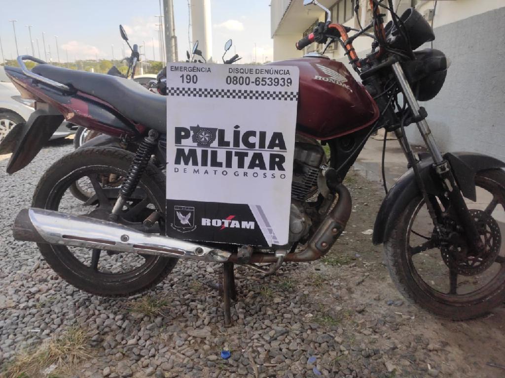 dono de motocicleta reconhece seu veiculo que foi furtado e aciona a equipe da rotam