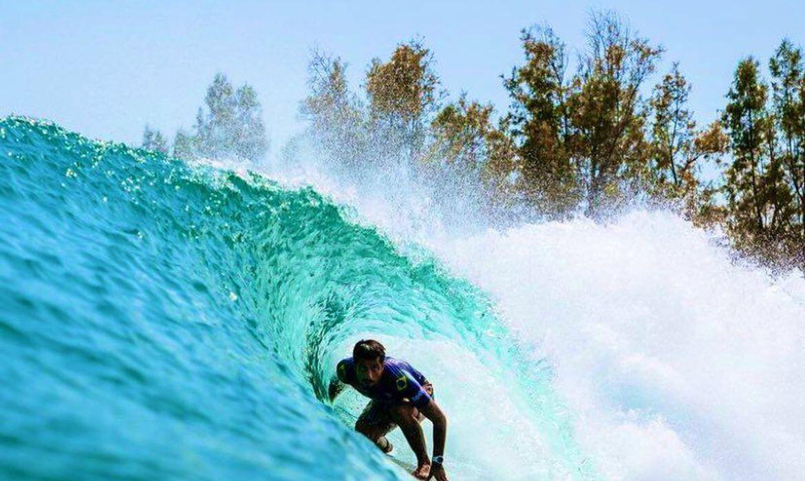 filipe toledo supera medina na final e fatura titulo do surf ranch pro