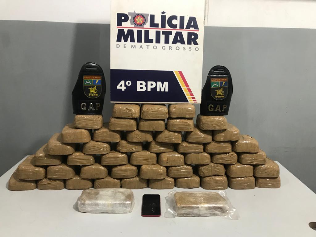 gap encontra 50 tabletes de pasta base de cocaina em varzea grande
