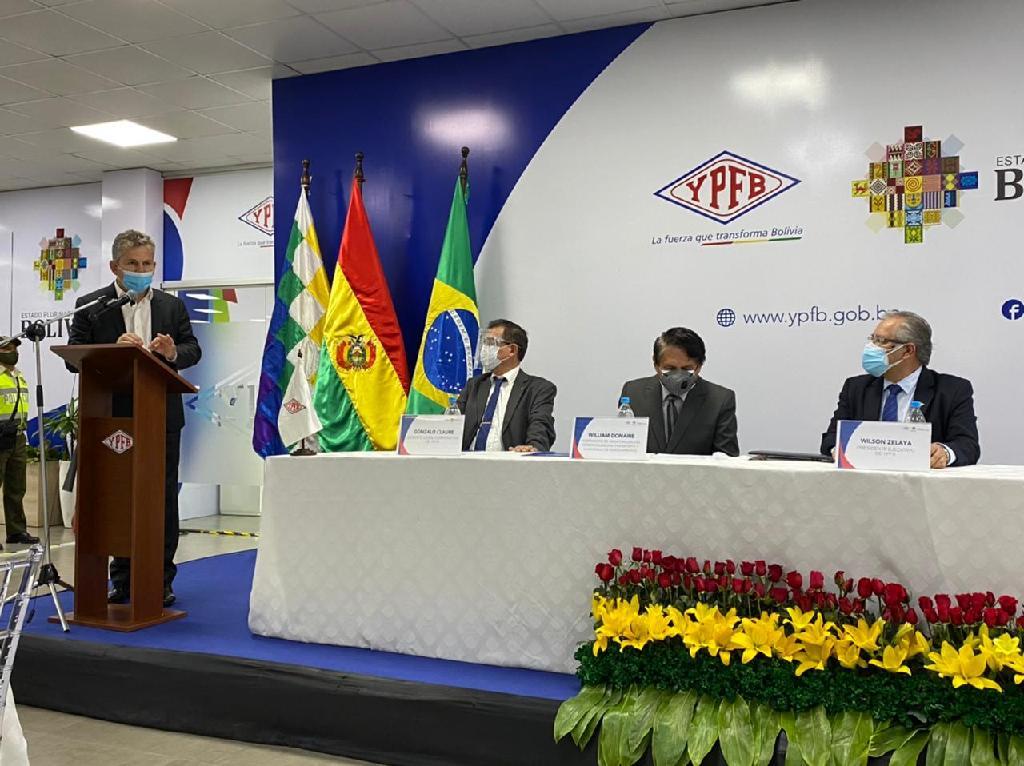 governador assina fornecimento de gas natural da bolivia e a primeira vez que temos um contrato firme”