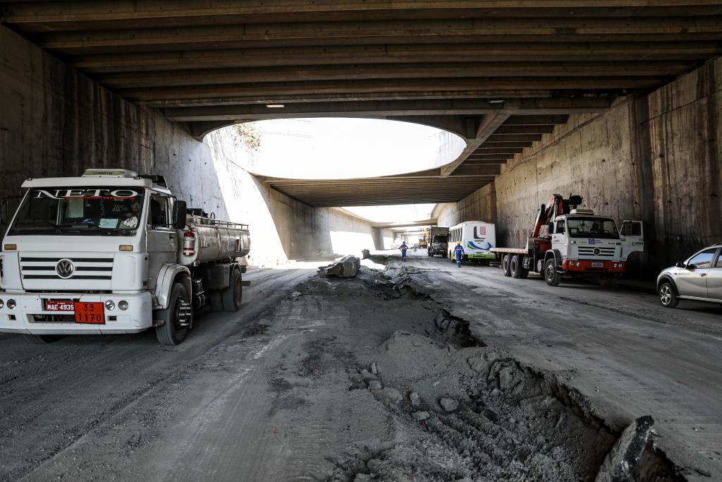 governo inicia retirada da capa asfaltica na trincheira jurumirim