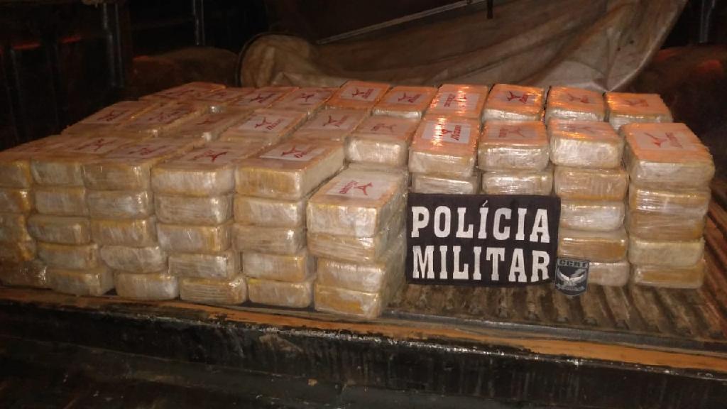 irmaos sao pegos com 126 tabletes de pasta base de cocaina em brasnorte