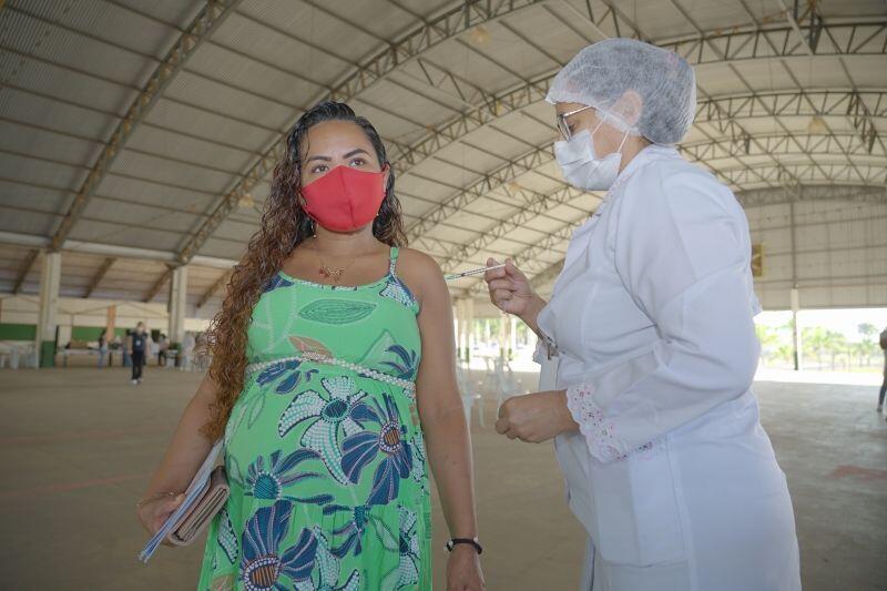 mais de 370 gestantes e puerperas sao vacinadas em acao contra a covid 19