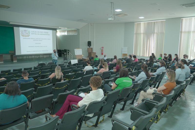 orcamento publico e tema de capacitacao de servidores em lucas do rio verde