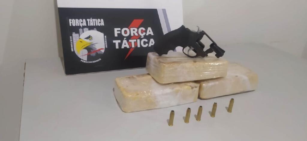 pm encontra cocaina enterrada e revolver dentro de geladeira em tangara da serra