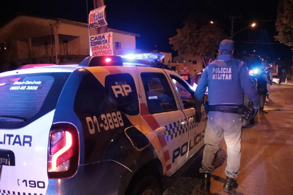 policiais percebem que motorista bebado provoca capotamento em rondonopolis