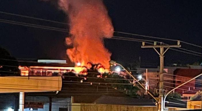 policiais resgatam casal durante incendio em residencia em mirassol d´oeste