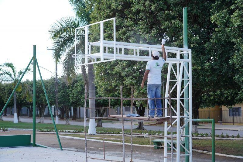 prefeitura inicia reforma de quadra esportiva do bairro pioneiro