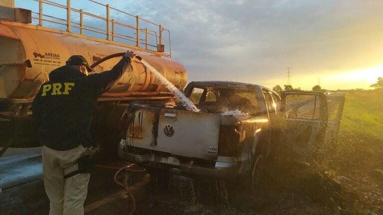 prf apreende 1 2 tonelada de maconha em caminhonete abandonada em dourados ms