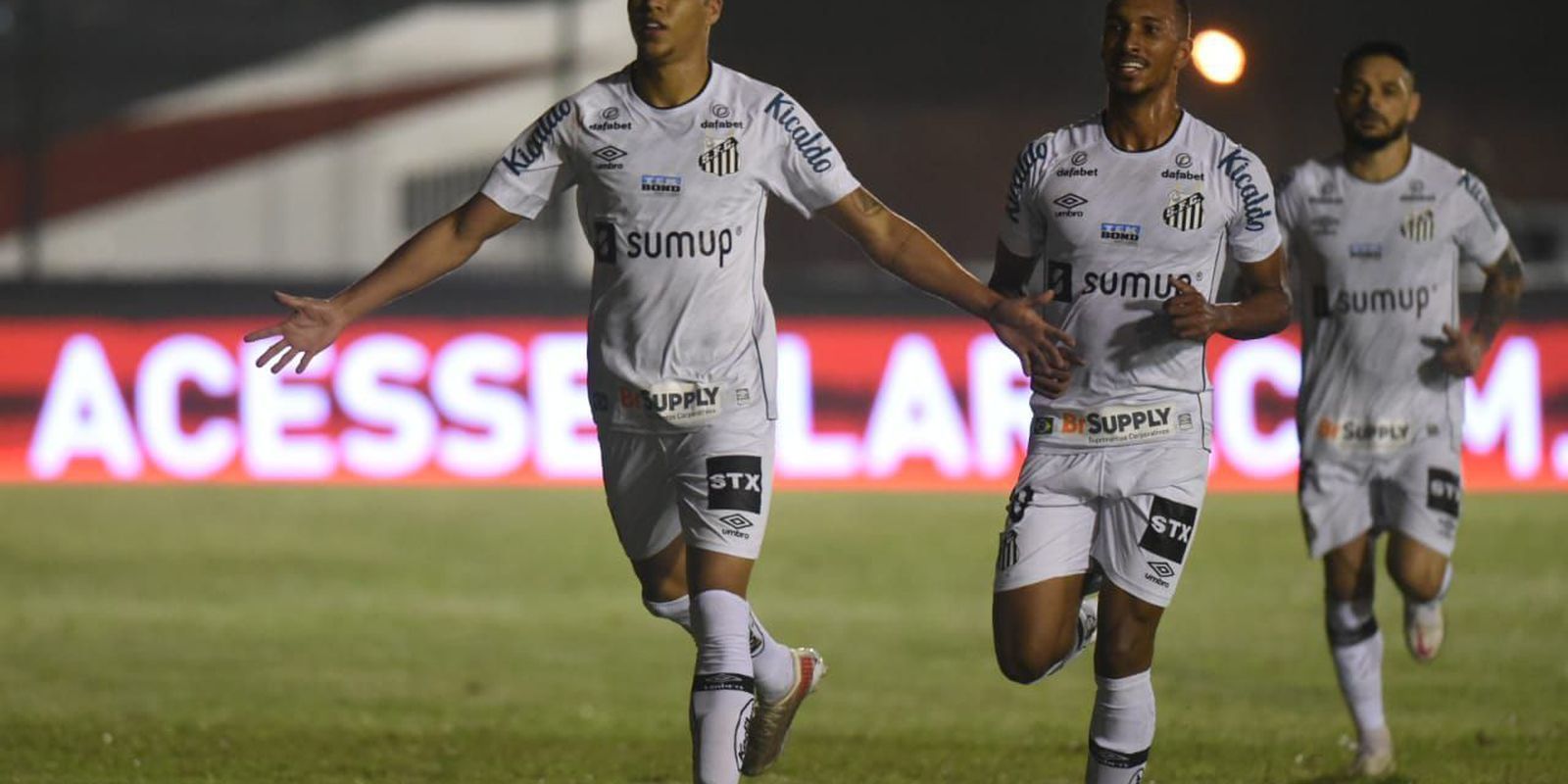 santos derrota cianorte por 2 a 0 e encaminha vaga na copa do brasil