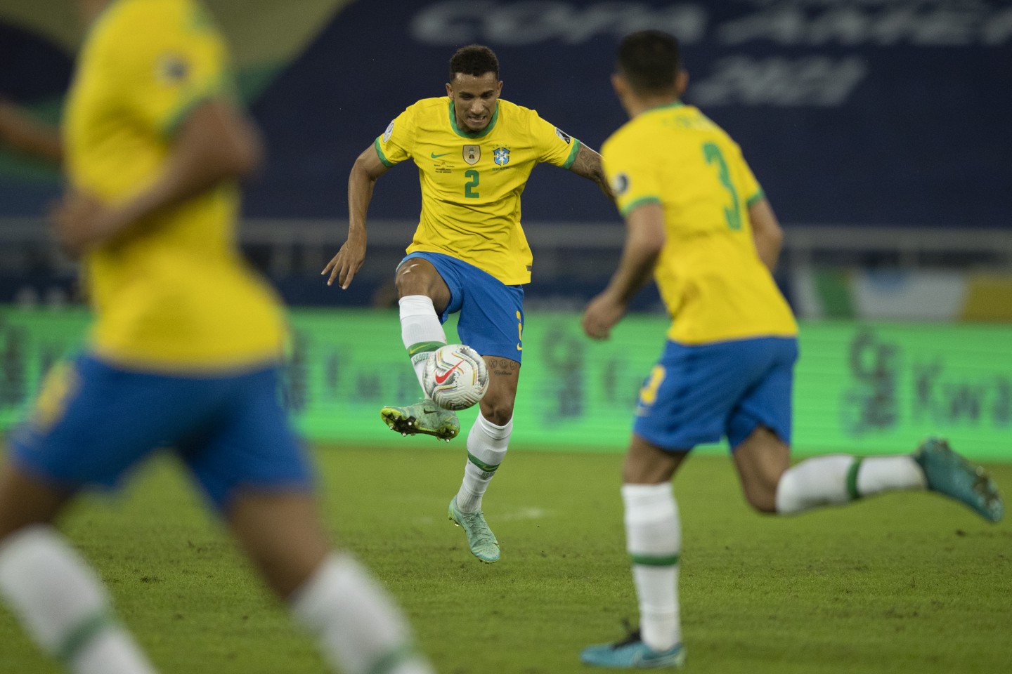 titular nas dez vitorias consecutivas da selecao brasileira danilo revela segredo para sequencia de bons resultados