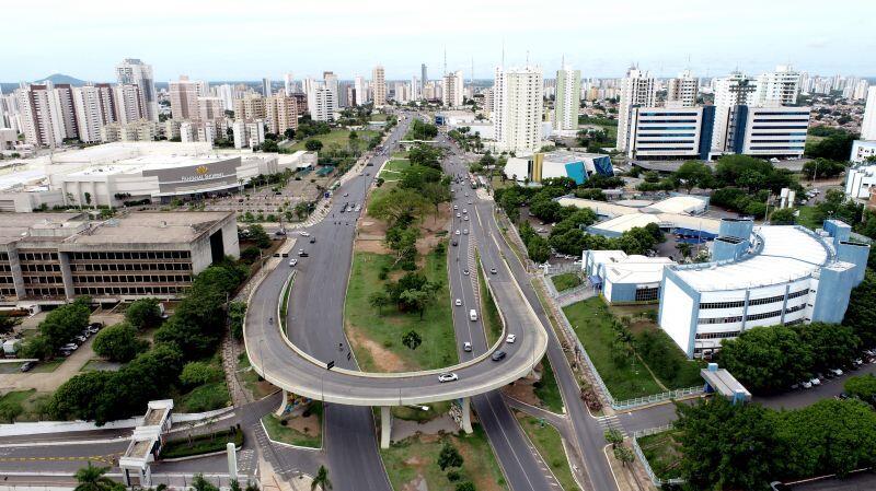 limpurb inicia operacao de limpeza e manutencao na iluminacao publica na av historiador rubens de mendonca