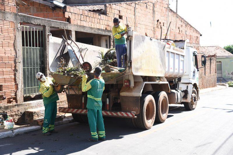 mutirao da limpeza completa serie de acoes realizadas pela prefeitura no real parque