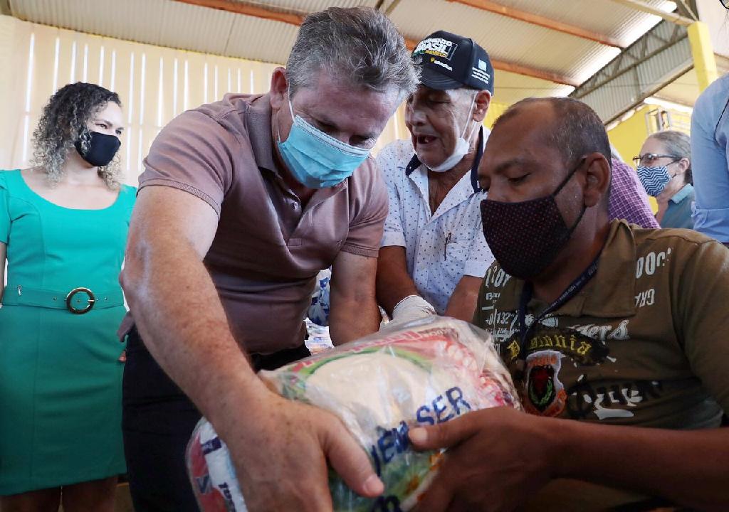 o sustento de casa e responsabilidade nossa e a cesta basica traz um alivio por garantir alimento afirma moradora de porto dos gauchos