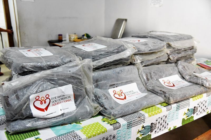 pacientes internados em unidade de saude da capital recebem cobertores doados pela campanha aquece cuiaba primeira dama determinou reforco nas acoes