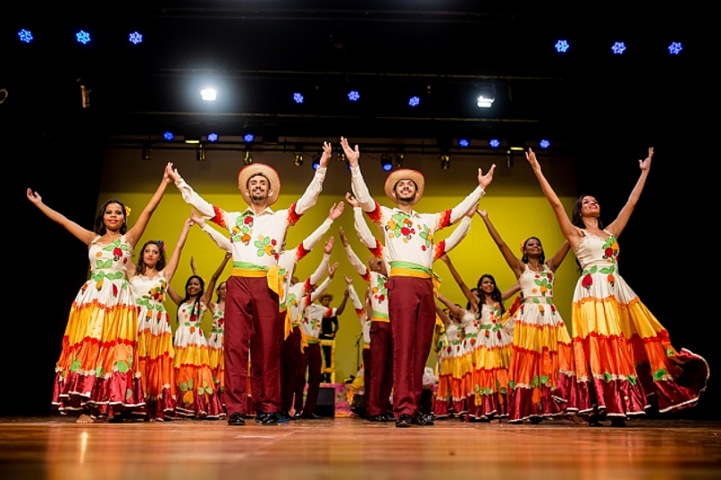 pinheiro parabeniza flor ribeirinha por conquistar 1º lugar em festival internacional de danca na polonia