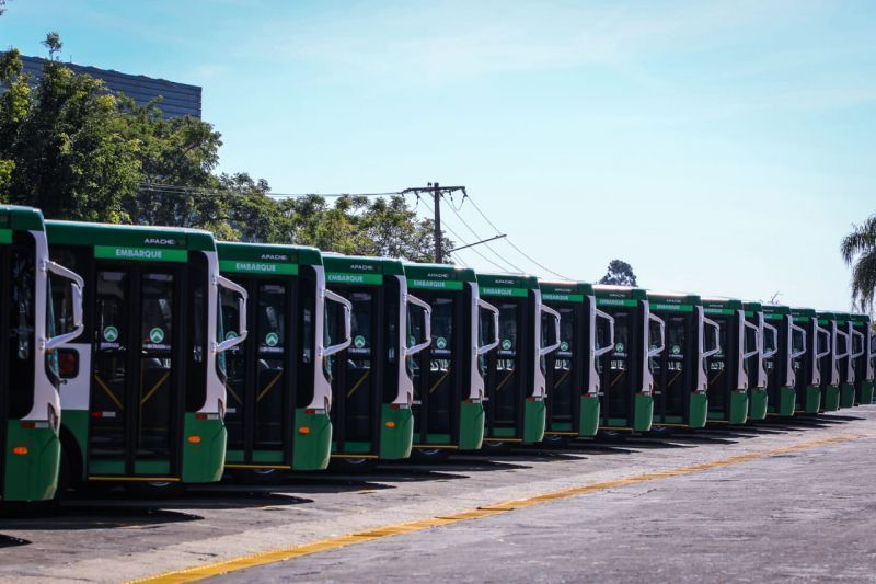 prefeito emanuel pinheiro entrega 144 novos onibus na segunda feira frota conta com ar condicionado em todas as unidades