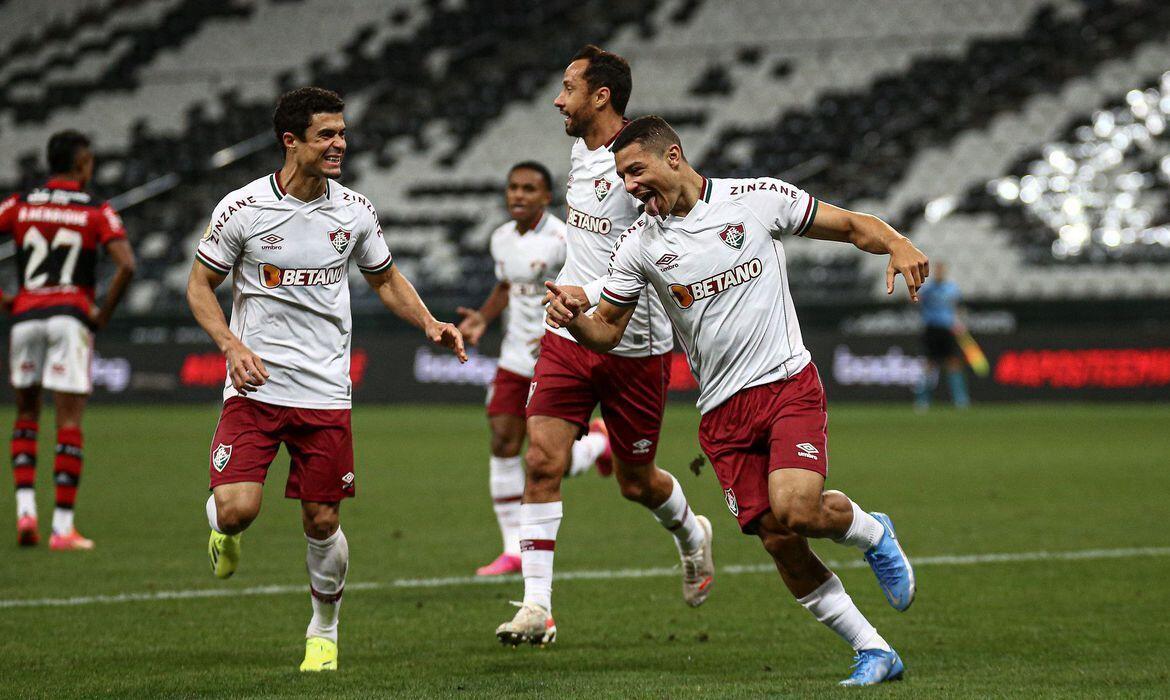 Fluminense vence Flamengo