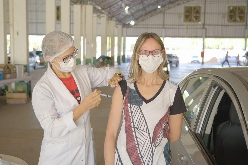 em tres dias cerca de 3 500 pessoas foram vacinadas contra a covid 19