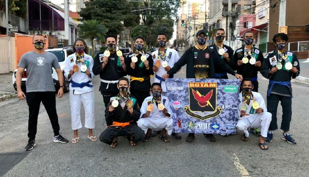 em um mes atletas do projeto social da pm ‘jiu jitsu rotam’ conquistam 29 medalhas em sao paulo