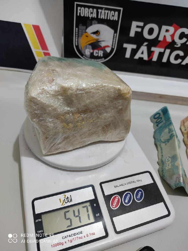 forca tatica prende passageiro com meio quilo de droga em carro de aplicativo