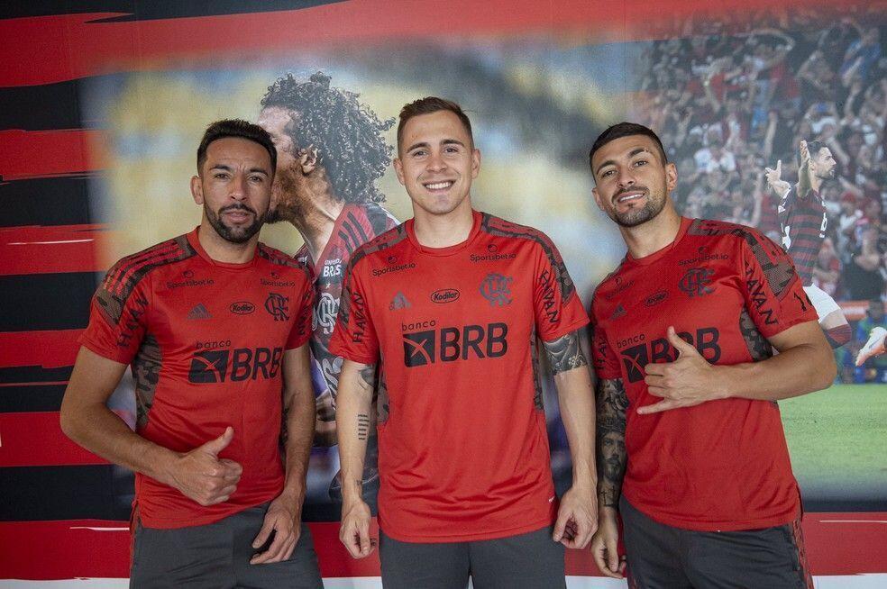 Piris da Mota, Isla e Arrascaeta se reapresentam ao Flamengo após eliminações na Copa América 2 gringos