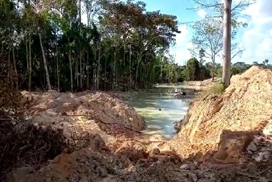 pm encontra garimpo ilegal e encaminha sete homens a delegacia em novo mundo