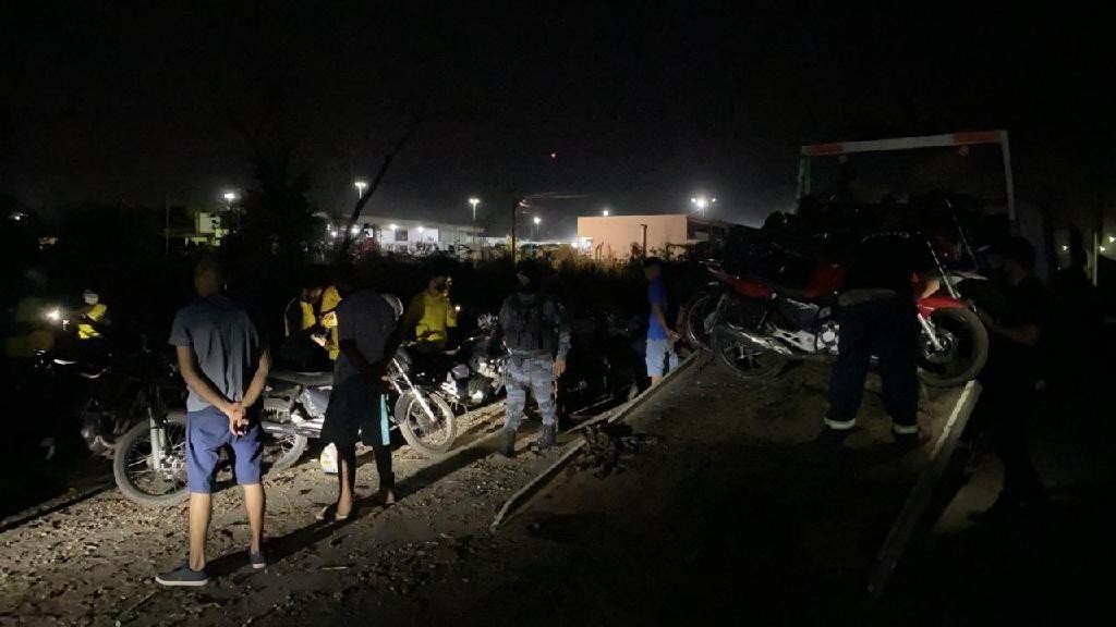 pm flagra aglomeracao e apreende 18 motocicletas irregulares no distrito industrial