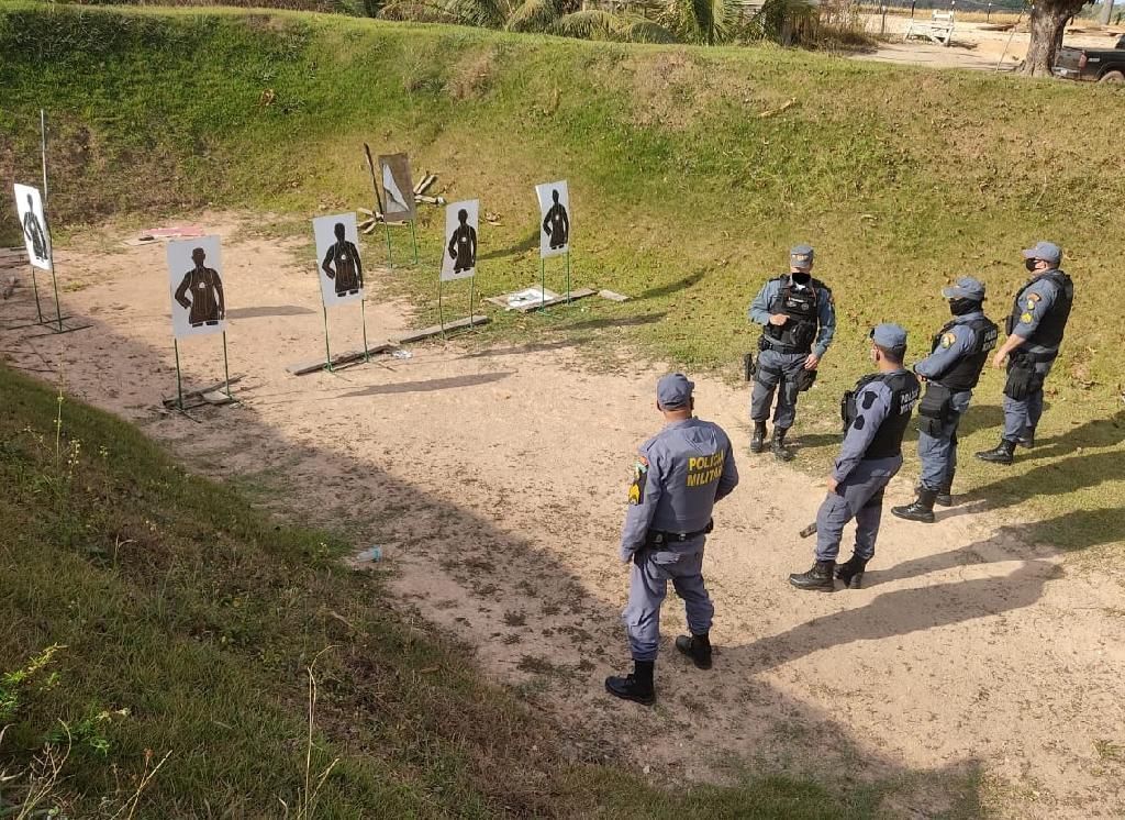 policiais de guaranta do norte participam de instrucao de tiro simulando situacao real