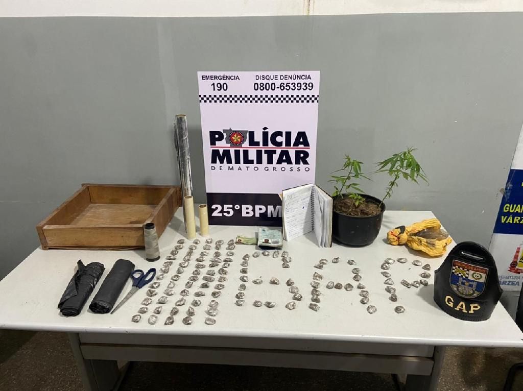 policiais encontram droga pes de maconha em casa usada como desova de produtos roubados